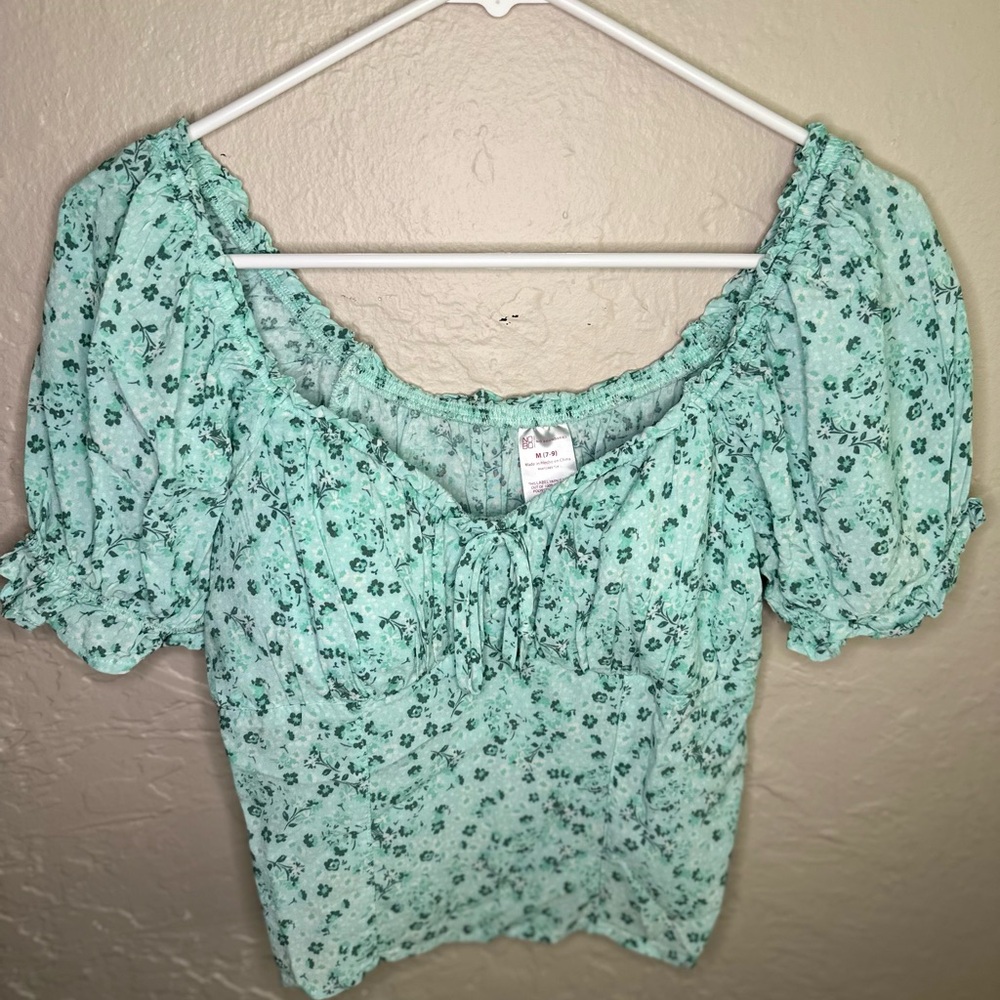 No Boundaries Green Puff Sleeve Ruched Blouse